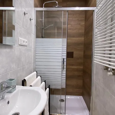 Lublinbnb - Exclusive Family ------ In The Heart Of -------------------------------- Bedroom & Living & Kitchen